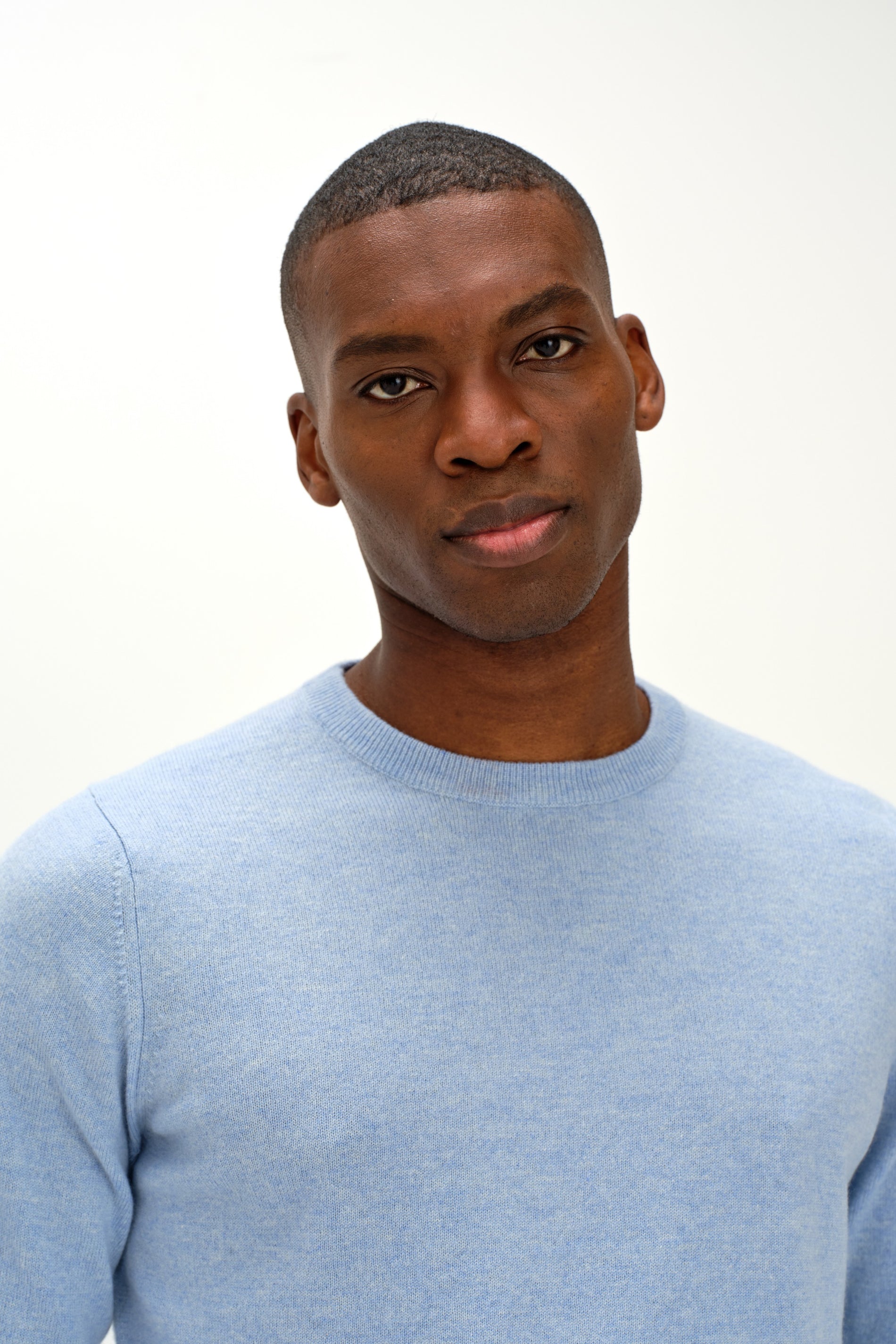 Davida Man O-neck Plain Sweaters Blue Fog