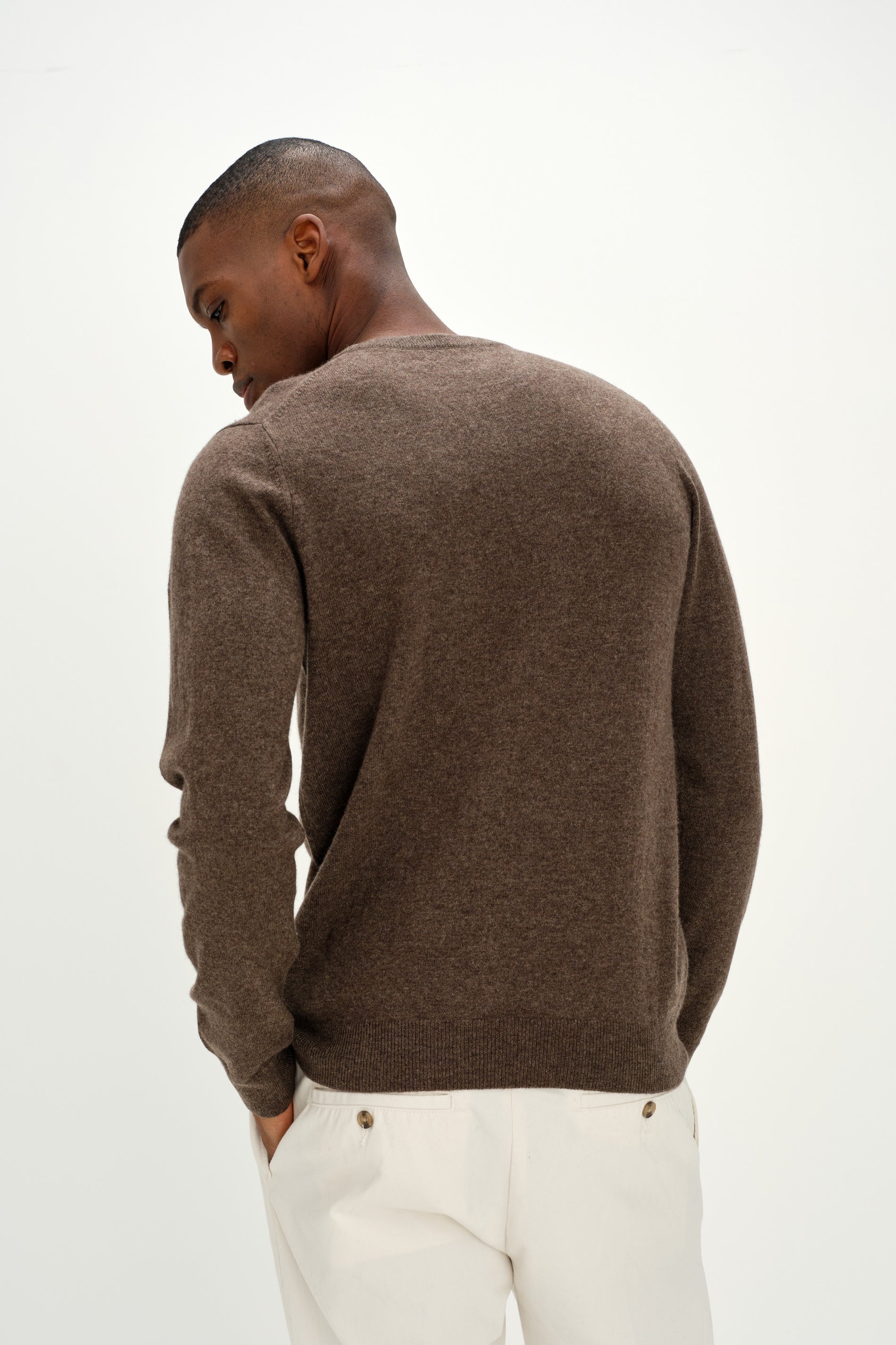 Davida Man O-neck Plain Sweaters Cacao