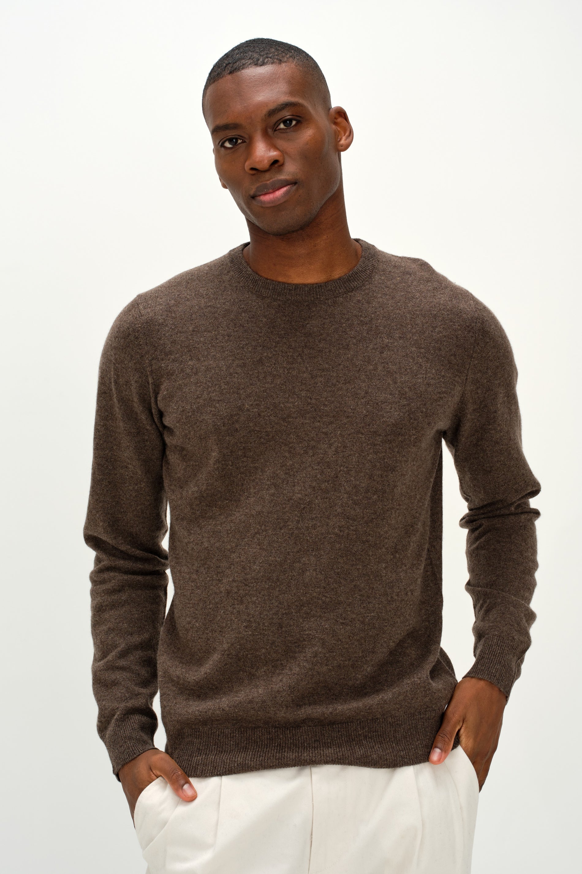 Davida Man O-neck Plain Sweaters Cacao