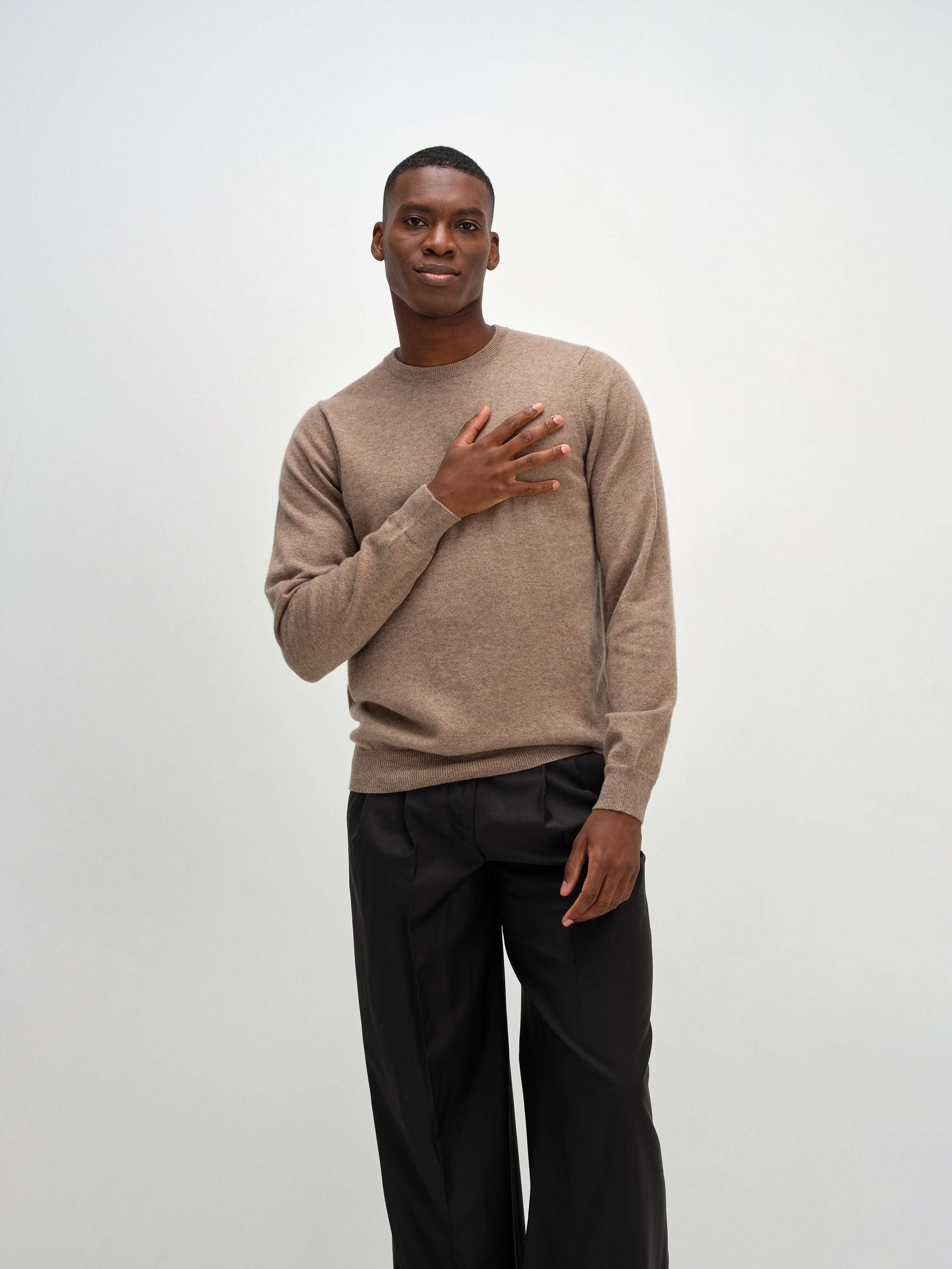Davida Man O-neck Plain Sweaters Mink