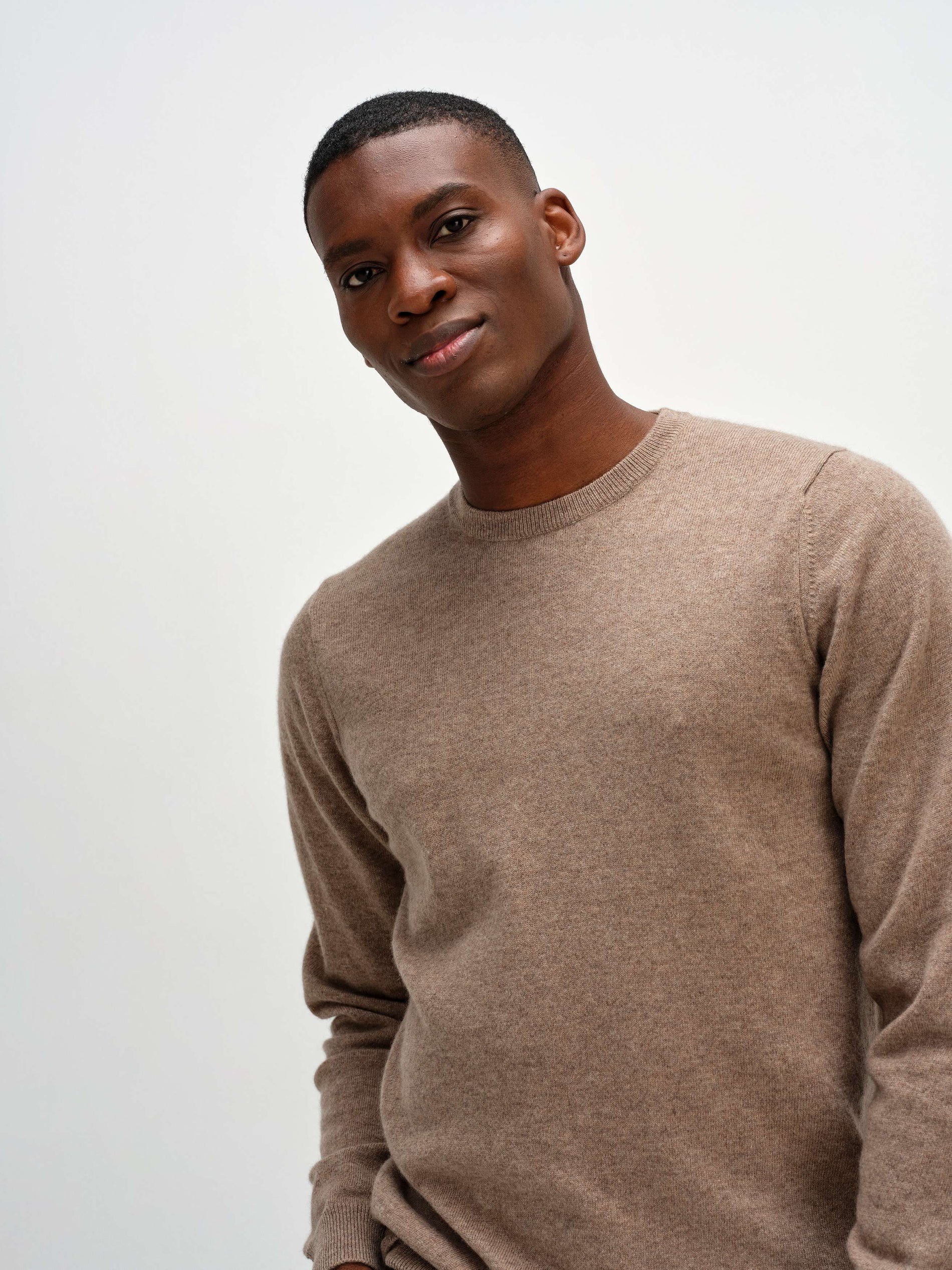 Davida Man O-neck Plain Sweaters Mink