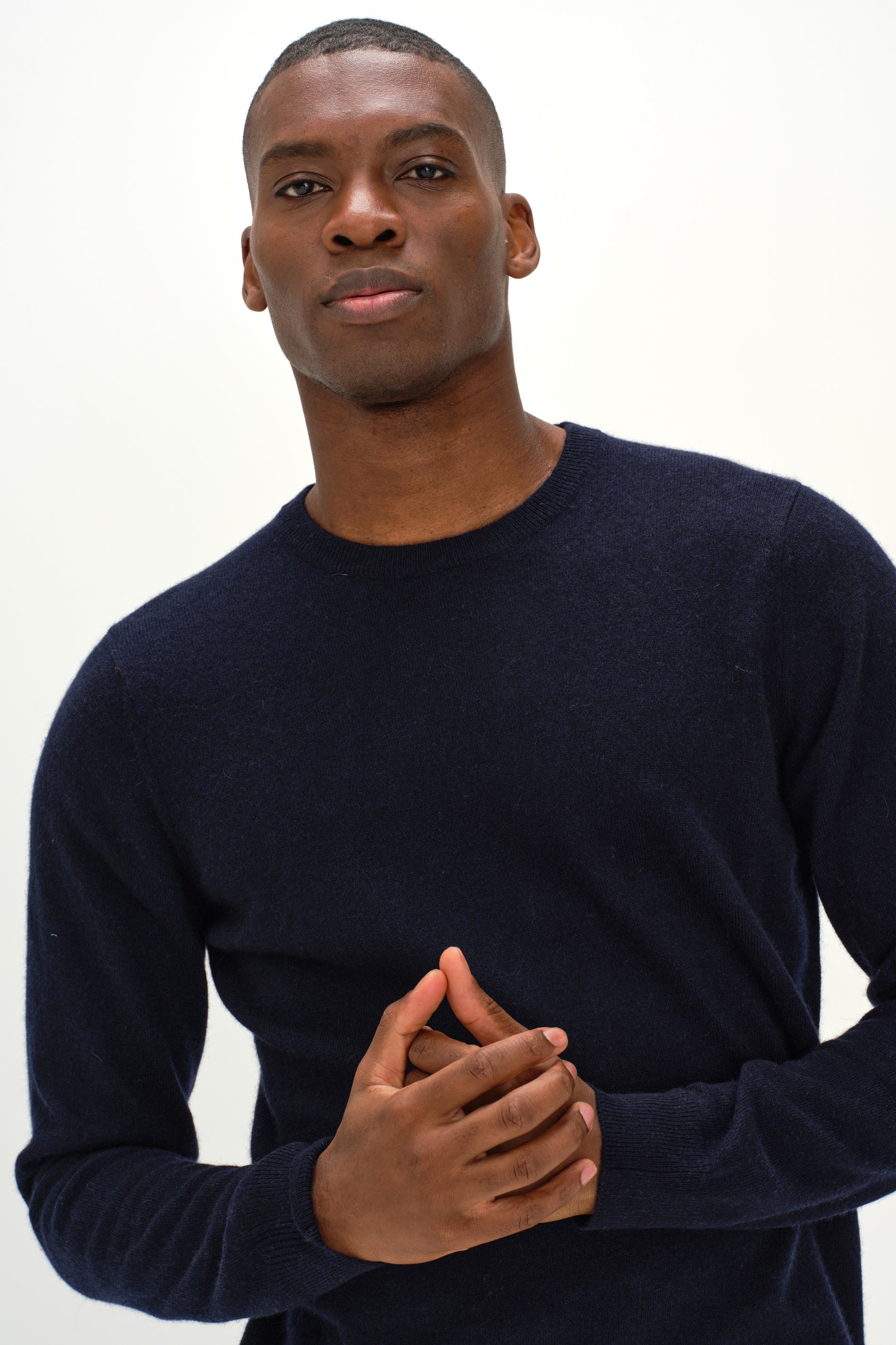 Davida Man O-neck Plain Sweaters Navy