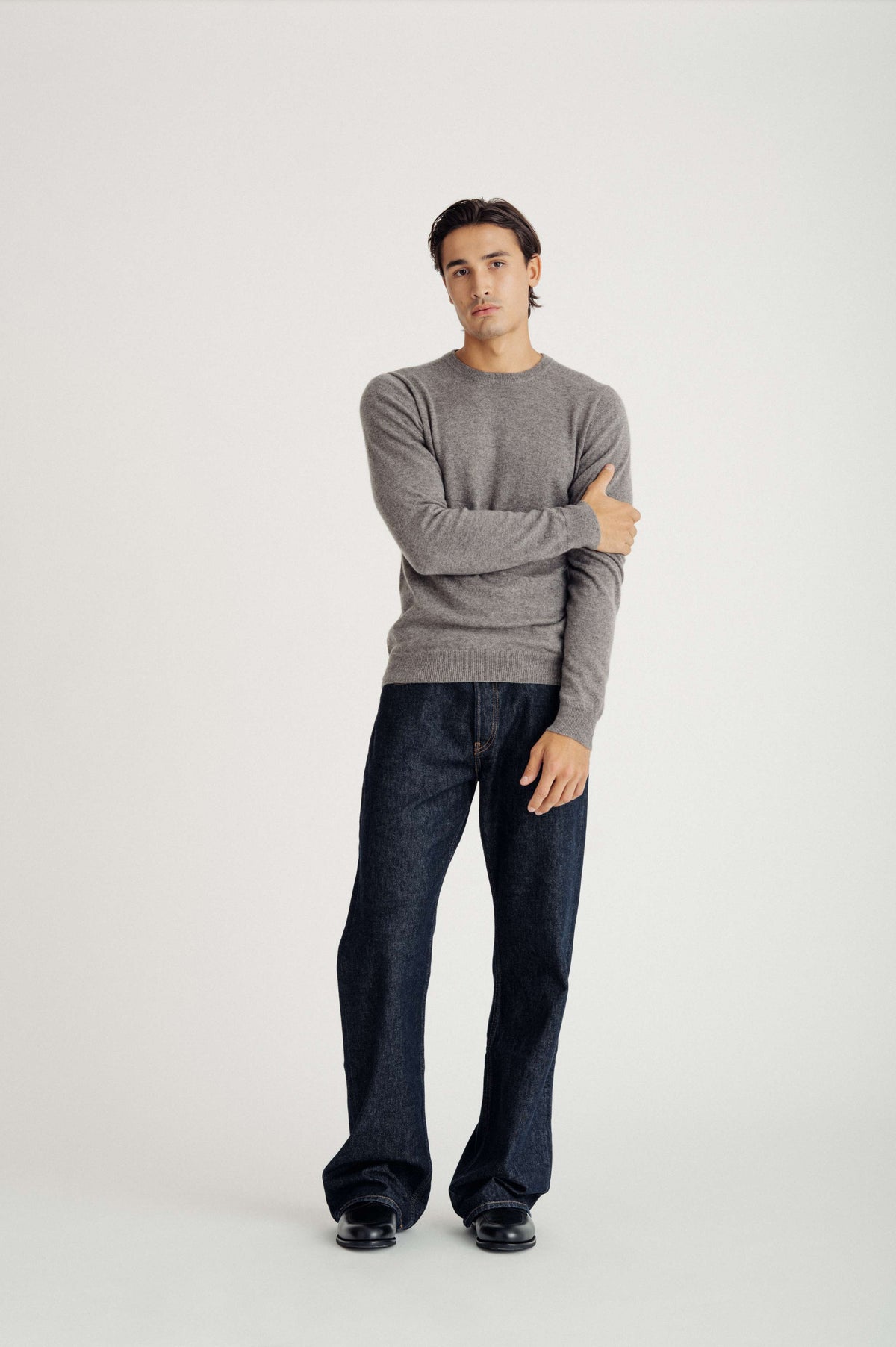 Davida Man O-neck Plain Sweaters Taupe