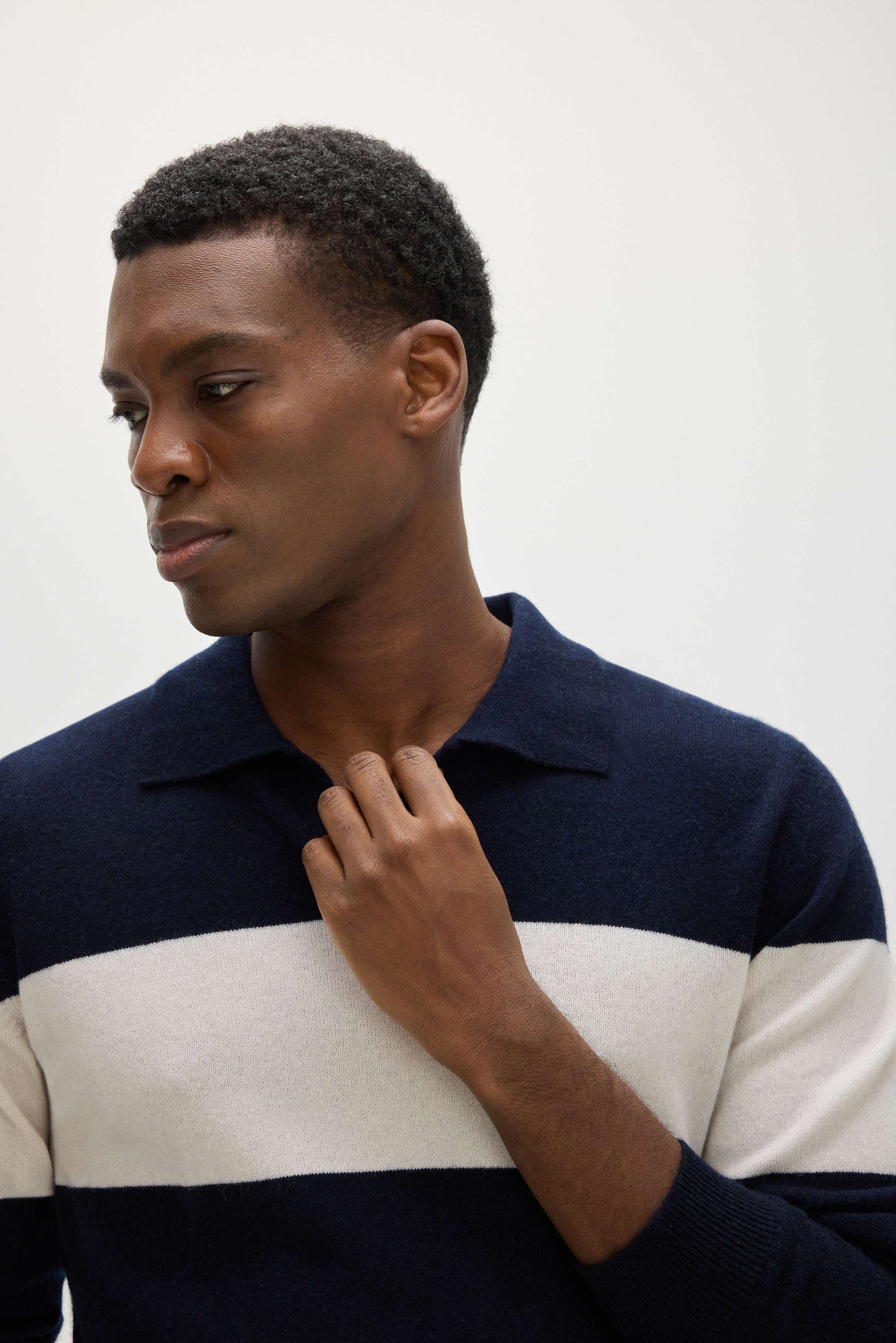 Davida Man Open Collar One Stripe Sweaters Navy/White