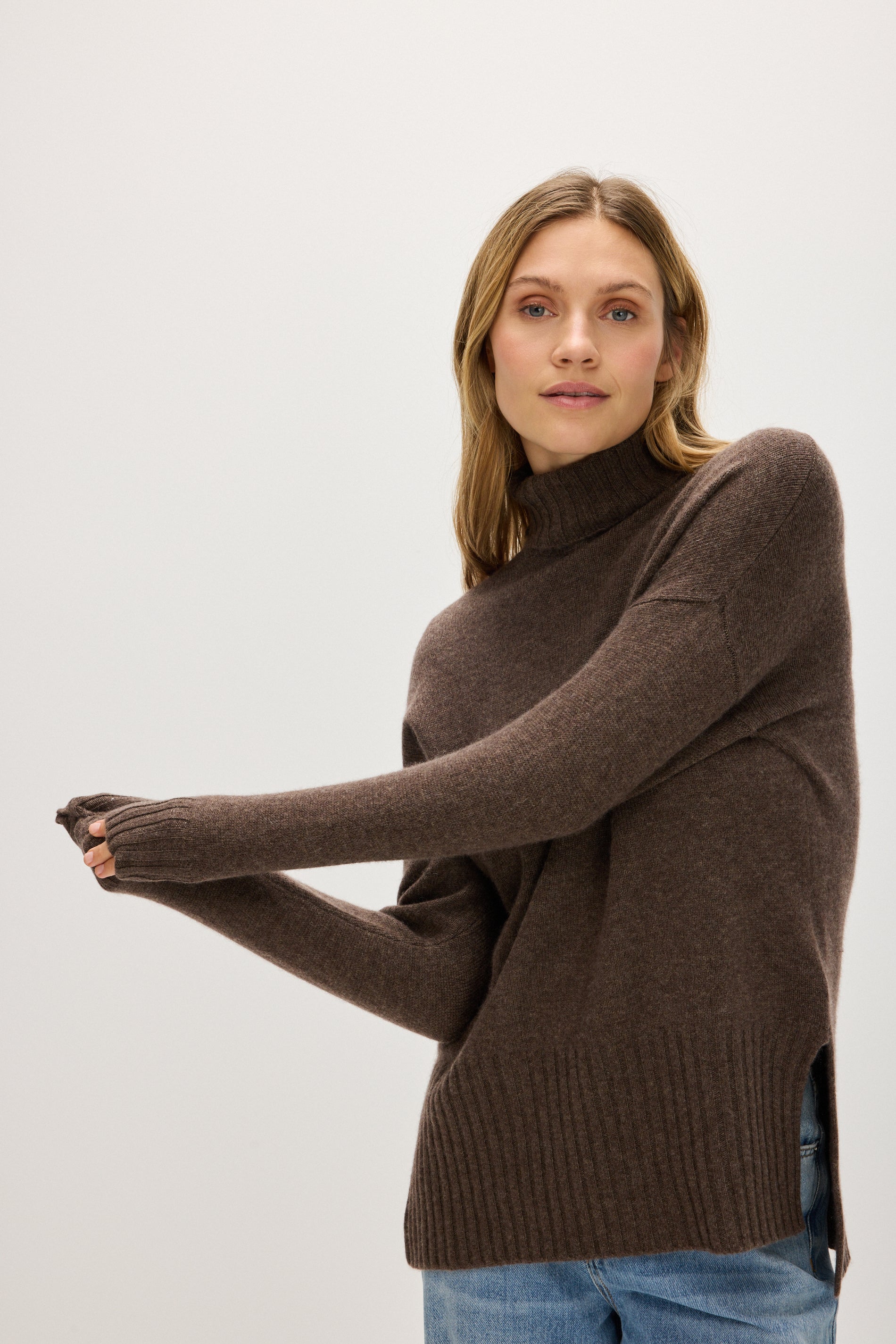 Davida Turtleneck Oversized Slits Sweaters Cacao