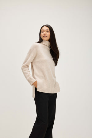 Turtleneck Oversized Slits - Light Beige