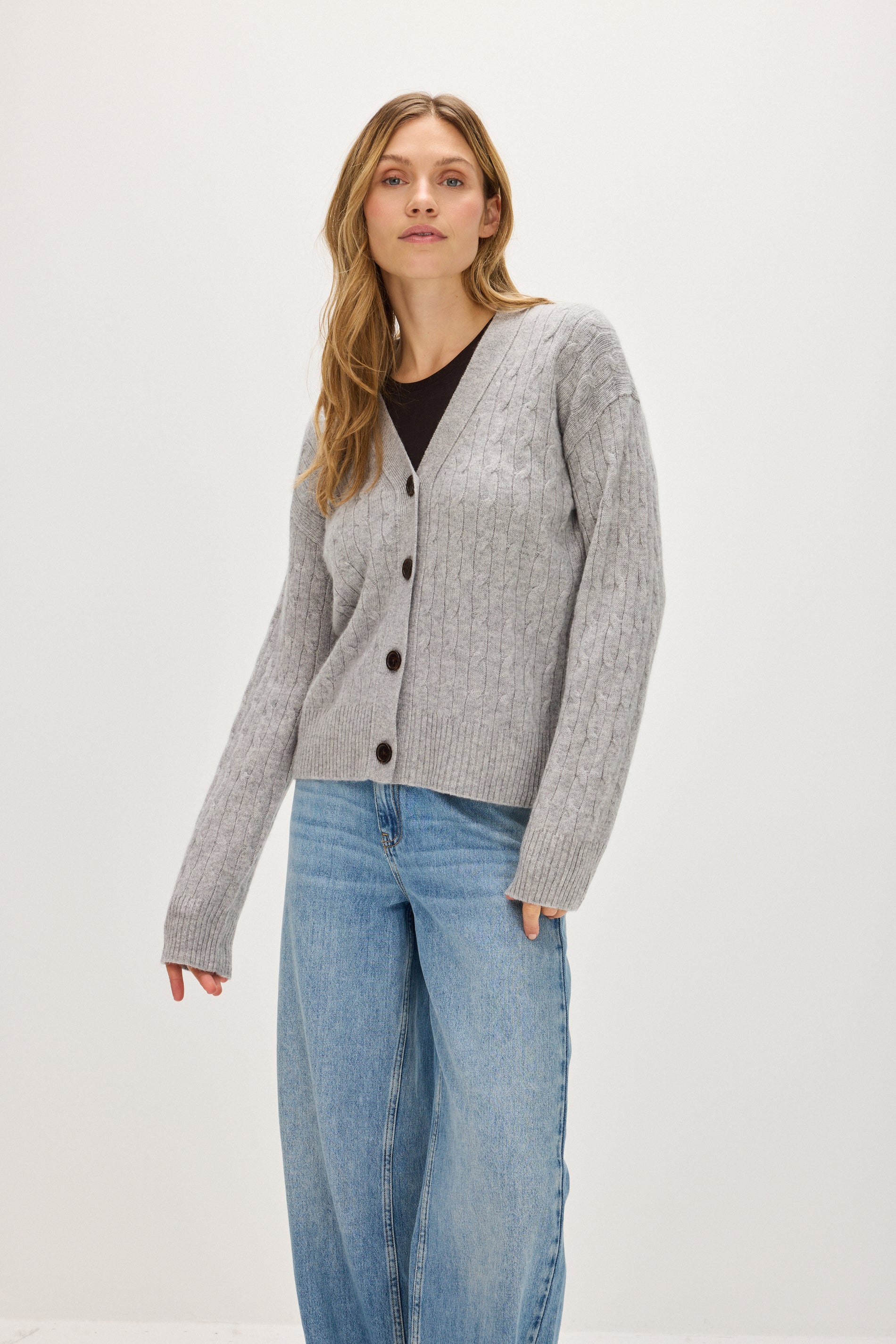Davida V-Neck Wide Cable Cardigan Cardigans Light Grey