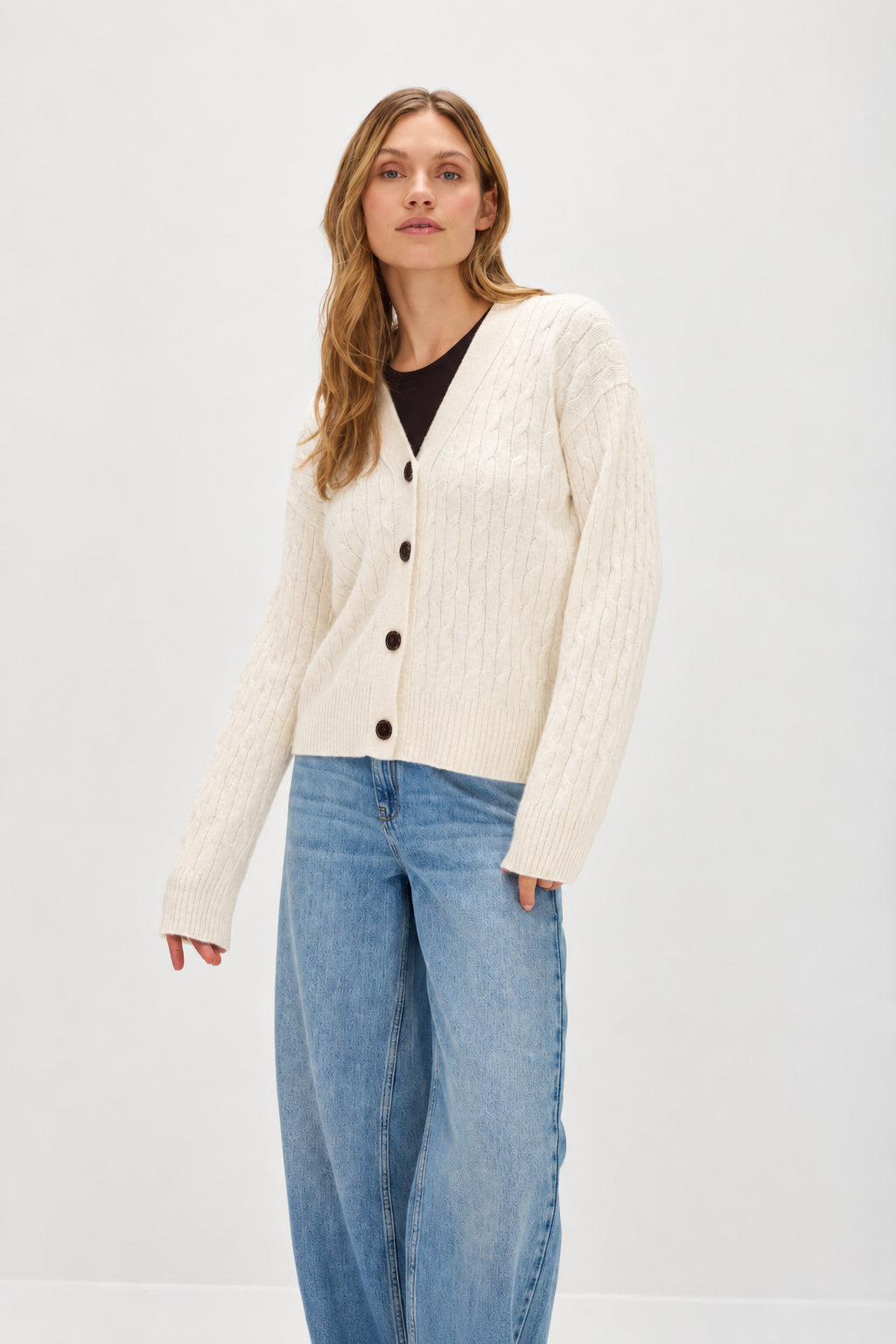 Davida V-Neck Wide Cable Cardigan Cardigans White