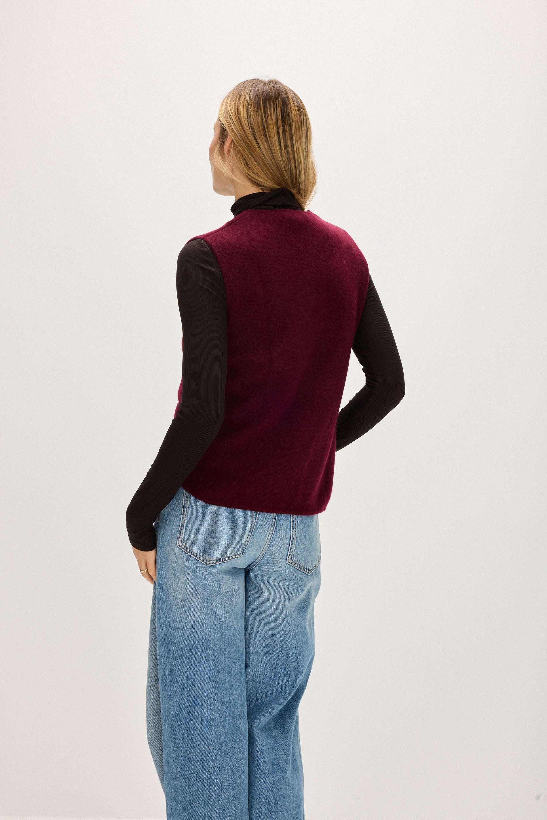 Davida V-neck Cardigan Vest Cardigans Mulberry Red