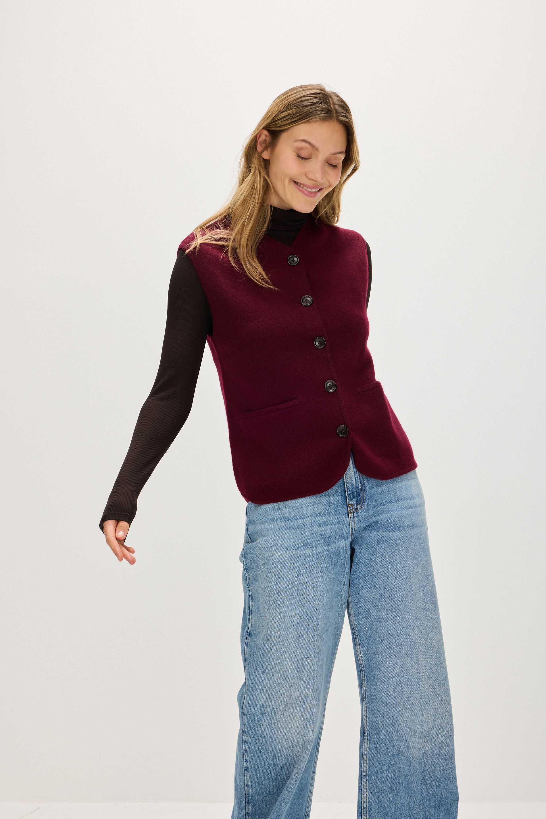 Davida V-neck Cardigan Vest Cardigans Mulberry Red