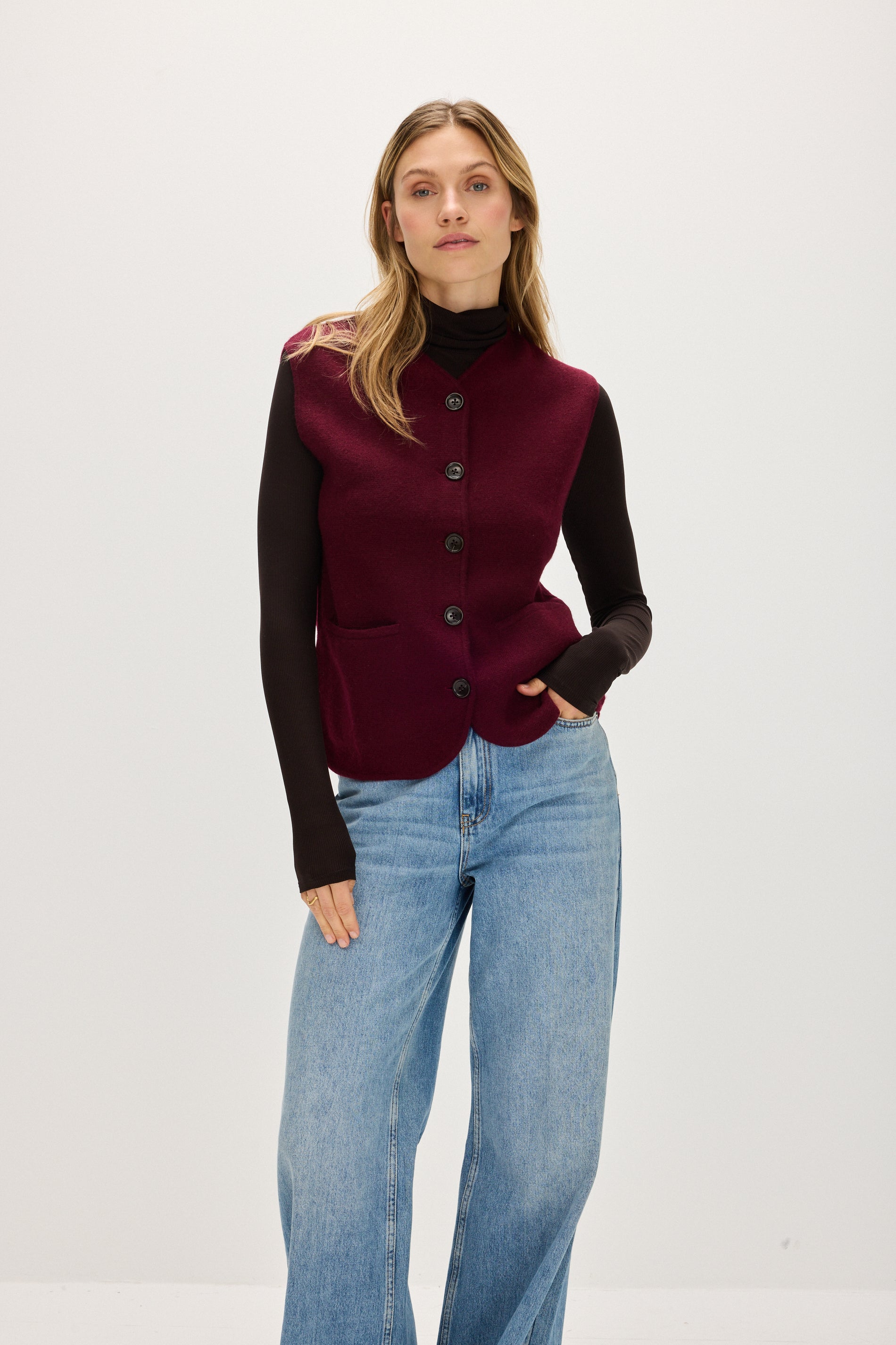 Davida V-neck Cardigan Vest Cardigans Mulberry Red
