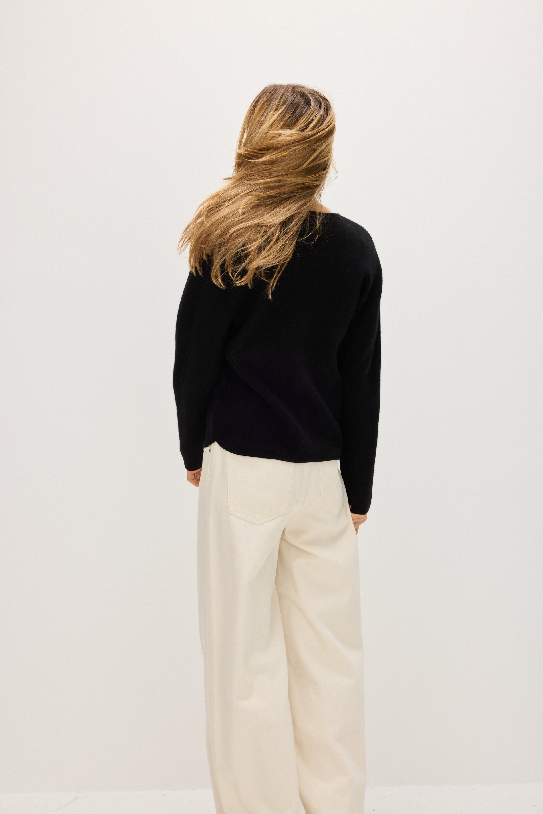 Davida V-neck Jacket Sweaters Black