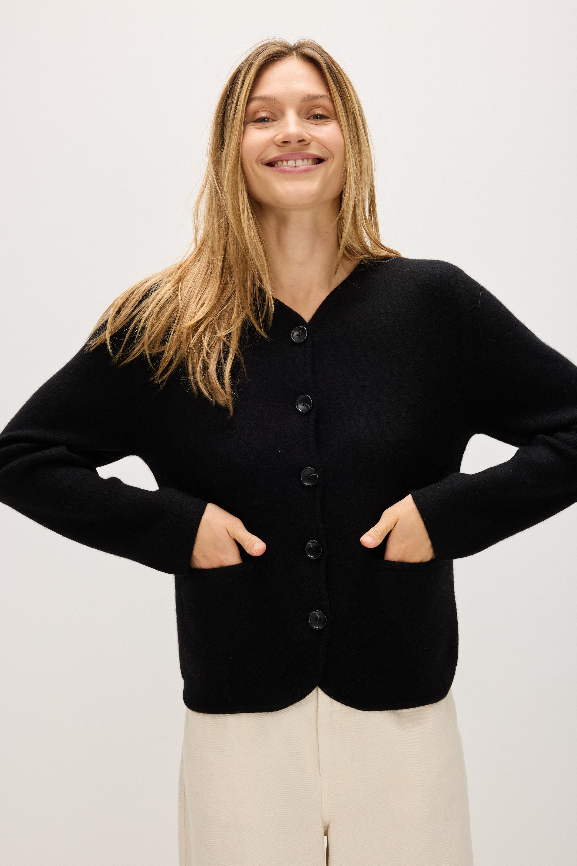 Davida V-neck Jacket Sweaters Black