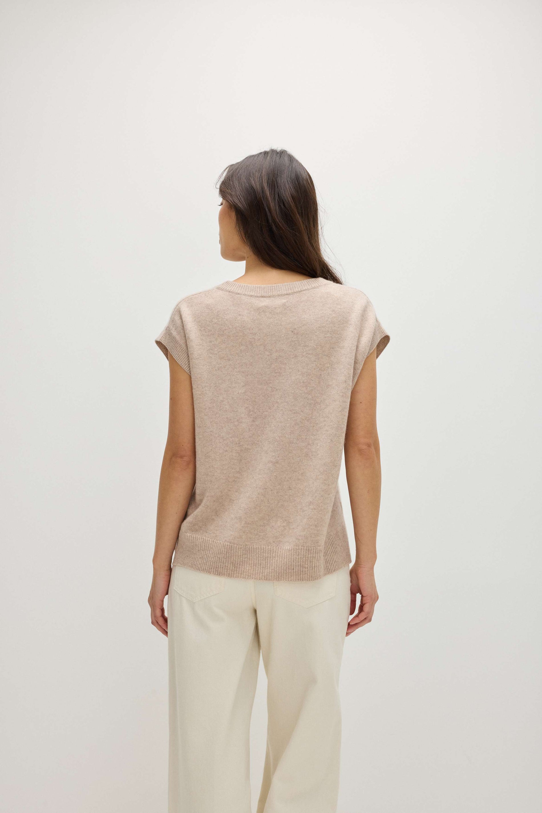 Davida V-neck Oversized Vest Sweaters Sand