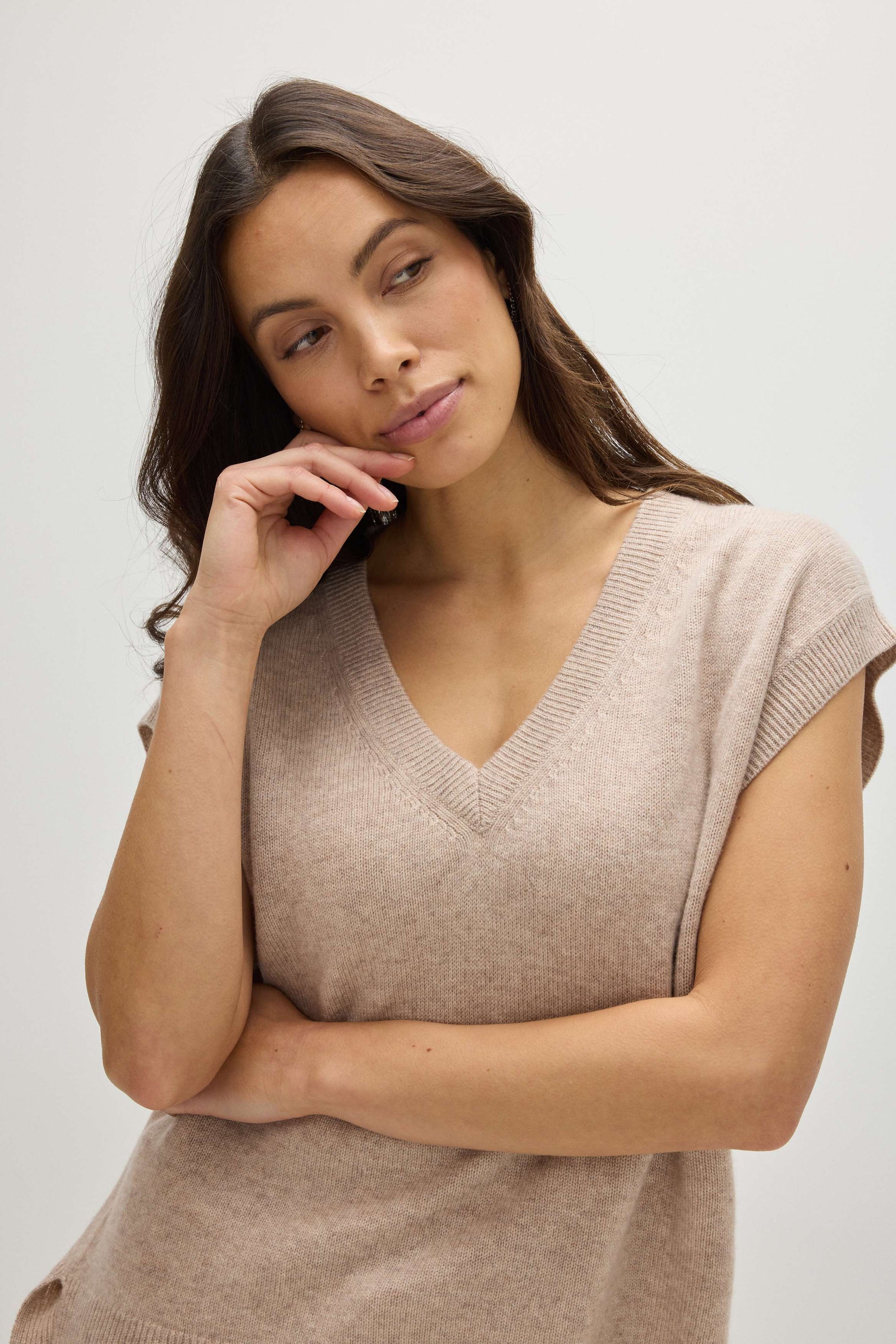 Davida V-neck Oversized Vest Sweaters Sand