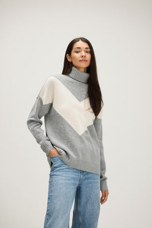 V Detail Turtleneck - Light Grey/White